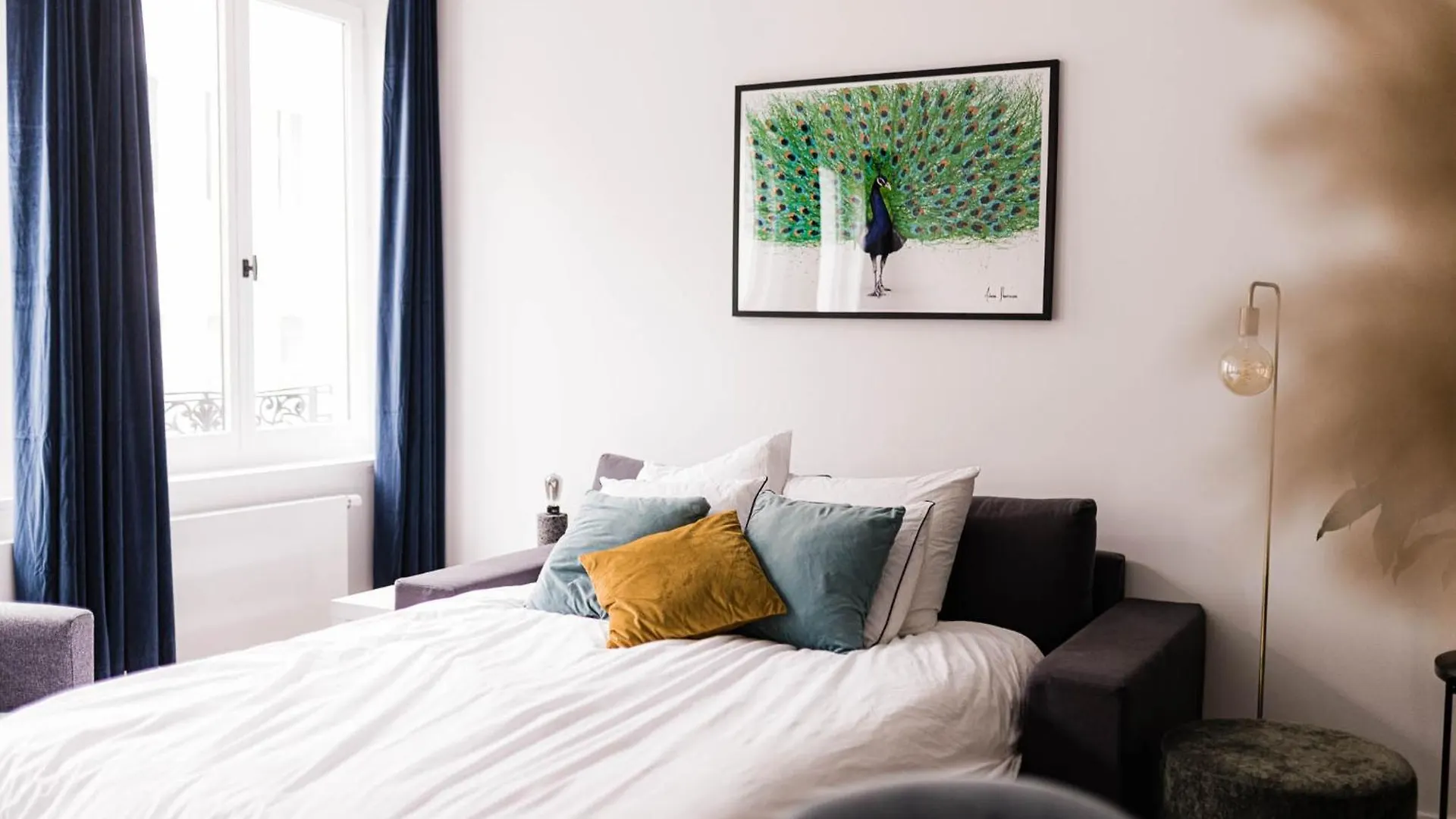 Gorgeous Getaway In The Old City Centre Of Antwerp contacts
